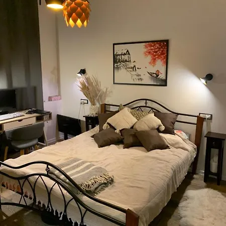 Central 2 Bed-rooms With Free Parking