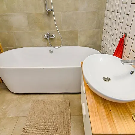 Central 2 Bed-rooms With Free Parking Daire Vilnius