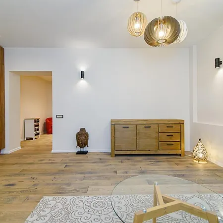 Daire Central 2 Bed-rooms With Free Parking