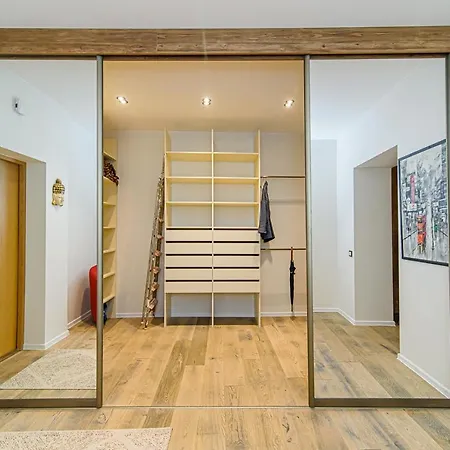 Butas Central 2 Bed-rooms With Free Parking